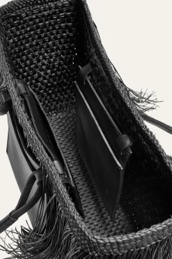 Palm'S Embrace Bag In Black