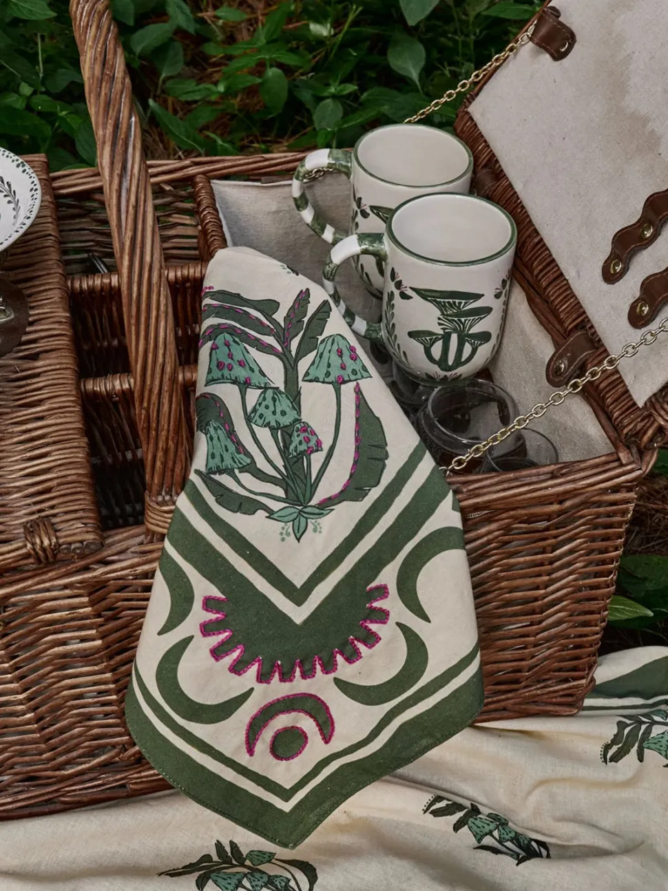 Secret Life Of Funghi Cloth Napkins In Green Set Of 4